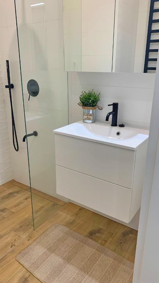 Sipsix Apartment - Modern 2 Bedroom Newly Renovated Flat With Ac In Budapest City Centre Екстер'єр фото