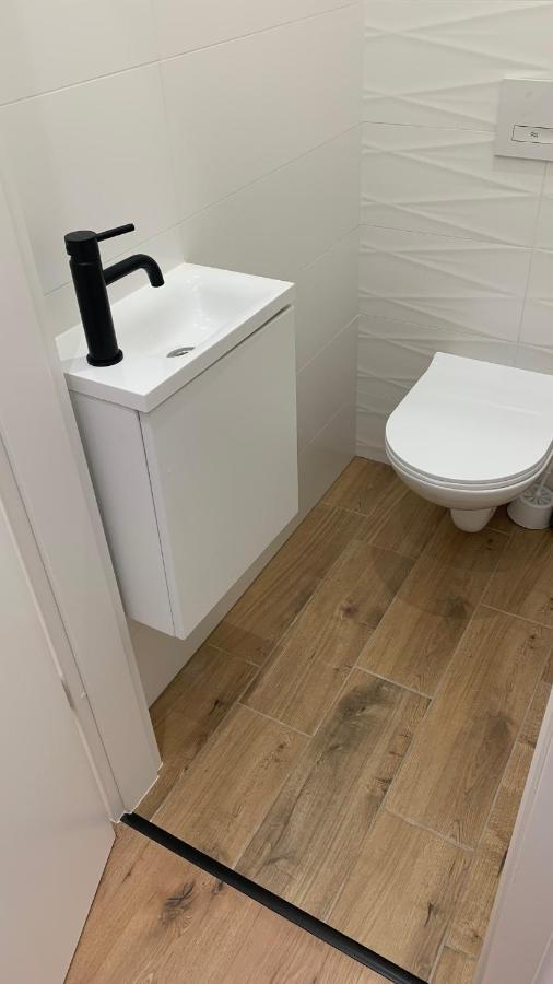 Sipsix Apartment - Modern 2 Bedroom Newly Renovated Flat With Ac In Budapest City Centre Екстер'єр фото