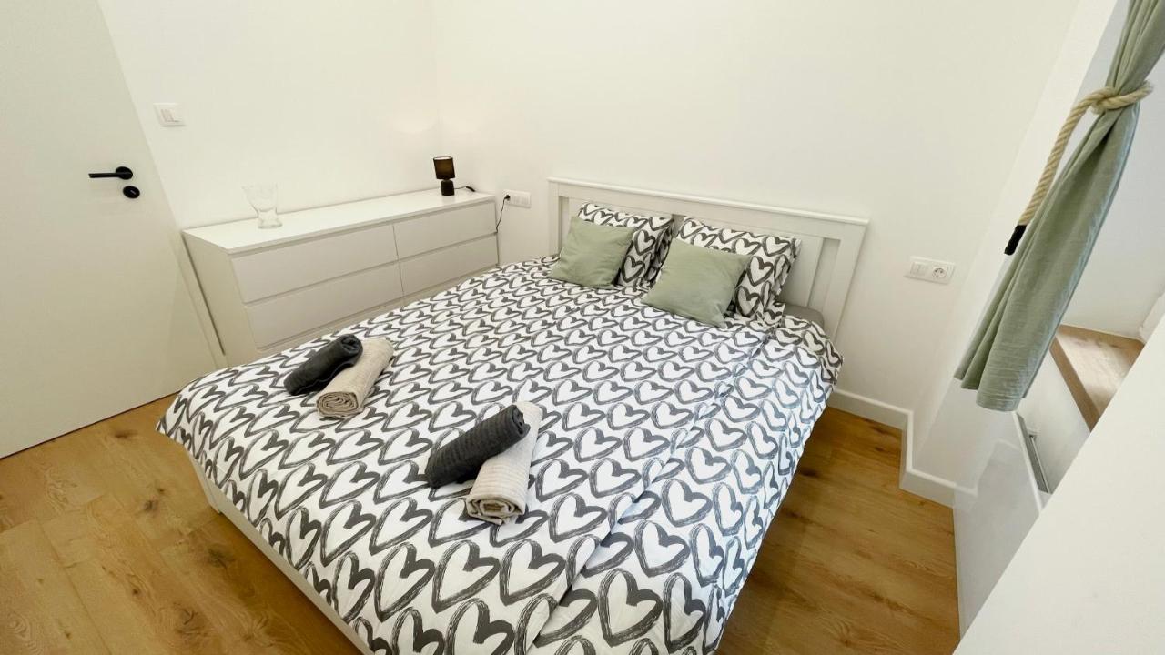 Sipsix Apartment - Modern 2 Bedroom Newly Renovated Flat With Ac In Budapest City Centre Екстер'єр фото